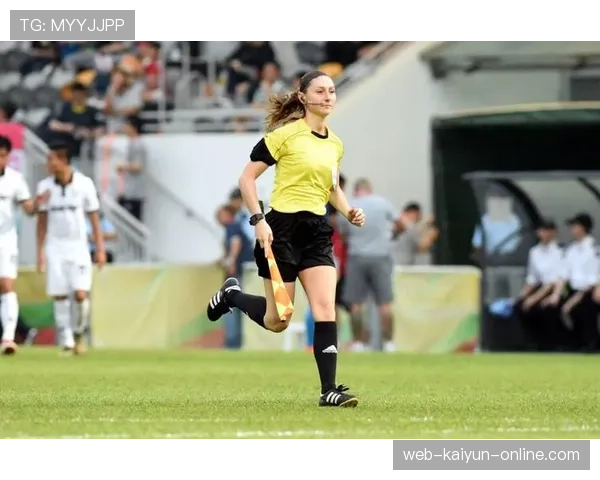 边裁越位判罚职责与裁判配合要点