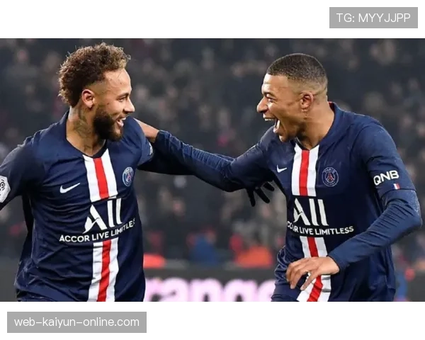 梅西与姆巴佩同代竞争中的战术角色差异：进攻组织者与终结者的路径分野